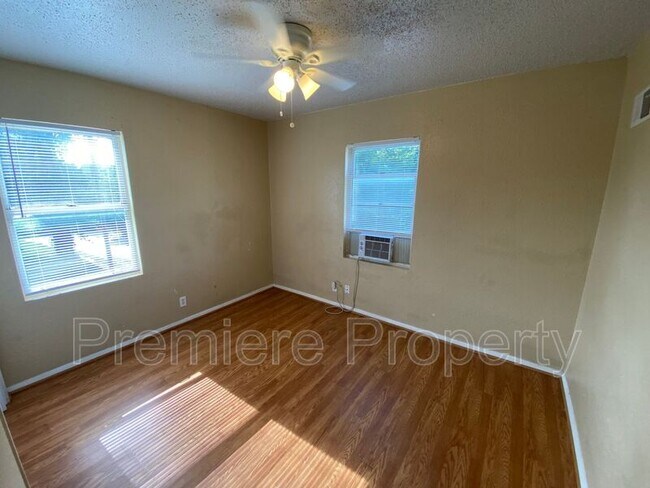 Building Photo - 2100 Monroe Ave