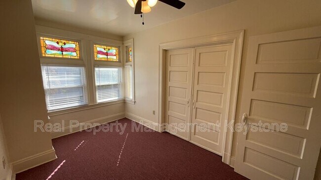 Building Photo - 1122 Greenfield Ave