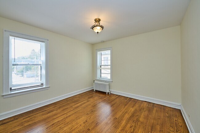 Building Photo - 1112 Grove St