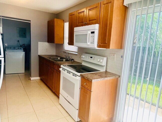 Building Photo - 9305 Sunrise Dr
