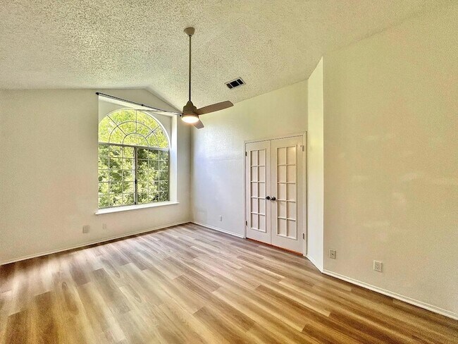 Building Photo - 806 Minturn Ln