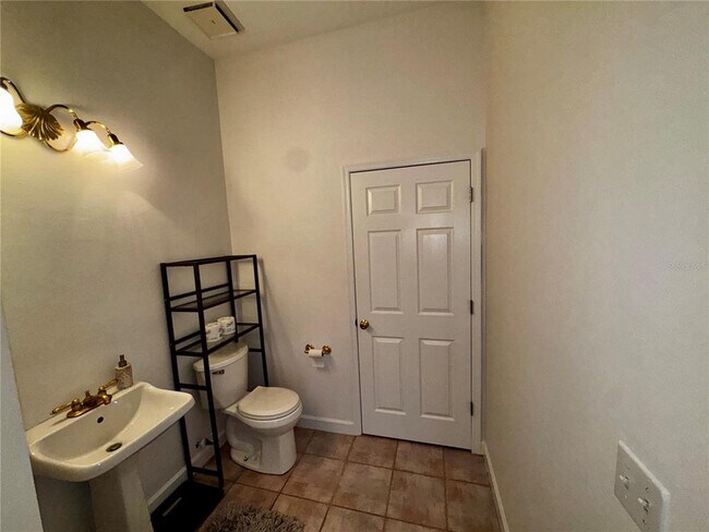 Building Photo - 7200 Bay Club Way