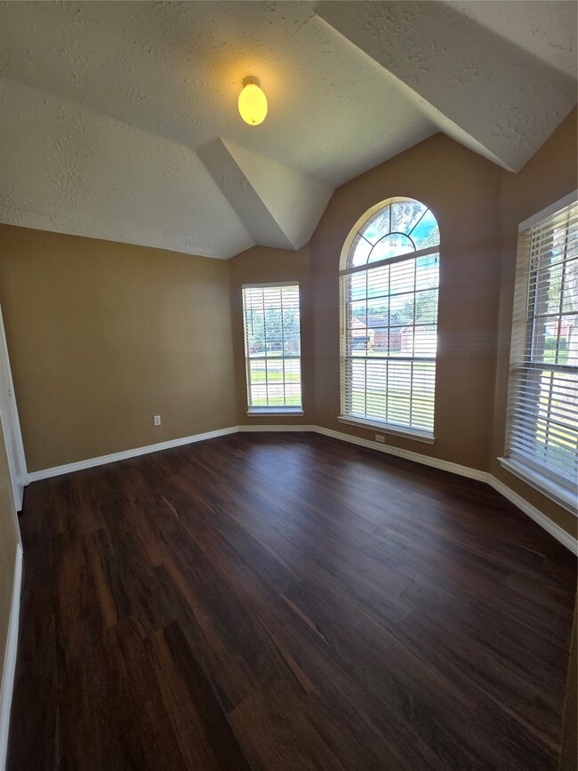 Building Photo - 2730 N Larkspur Cir