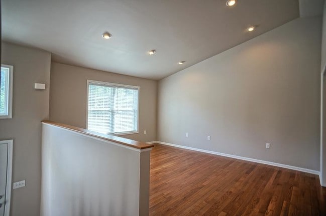 Building Photo - 15 Scarlet Oak Dr