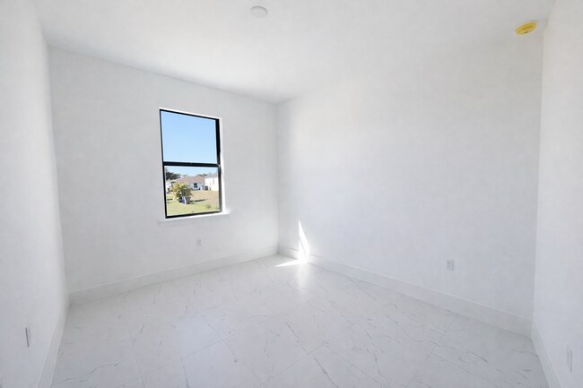 Building Photo - 1125-1127 Homer Ave S