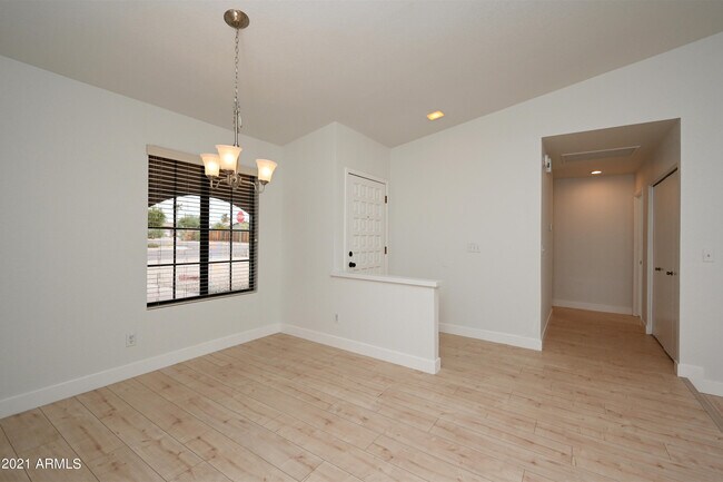 Building Photo - 7301 W Canterbury Dr
