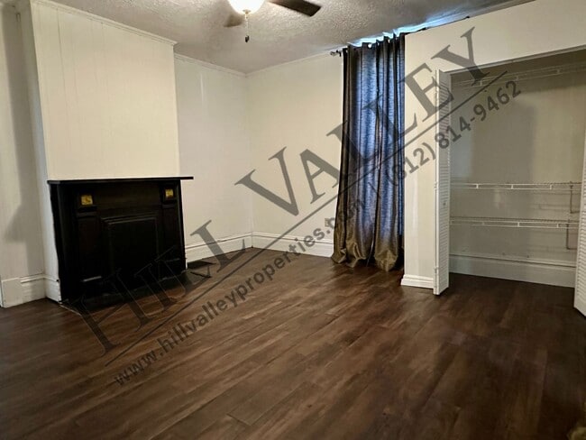 Building Photo - Large four bedroom in Farrington's Grove Historical District