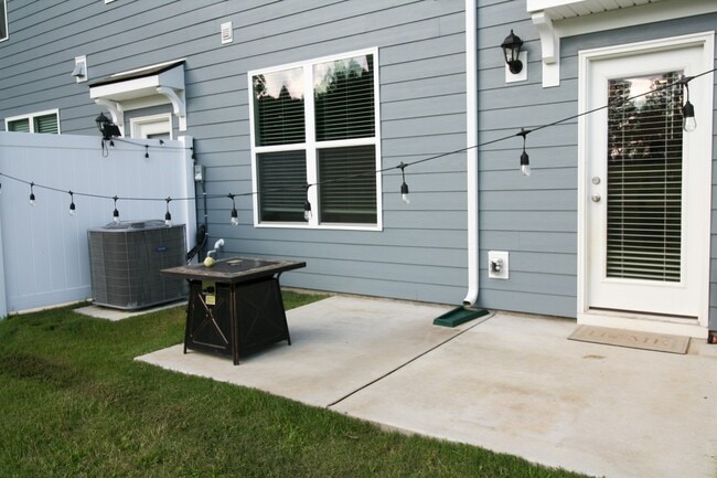 Building Photo - 220 Dale Mires Ln