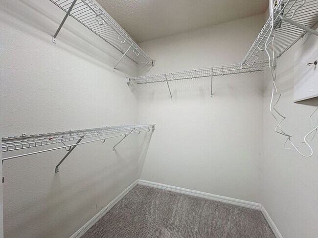 Building Photo - Spacious Townhome for Rent in Tapestry