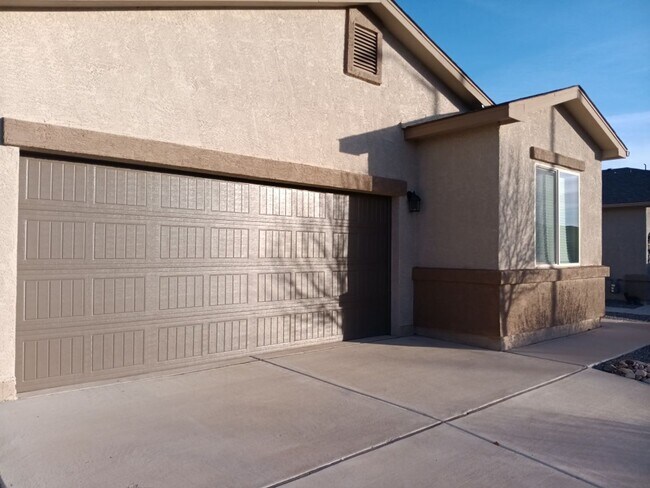 Building Photo - 4 Bedroom, 2 Bathroom! Lovely Home Coming Soon!