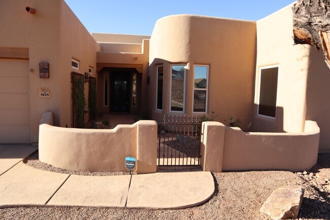 Building Photo - Your own resort! Elegant, Exclusive & Exquisite.