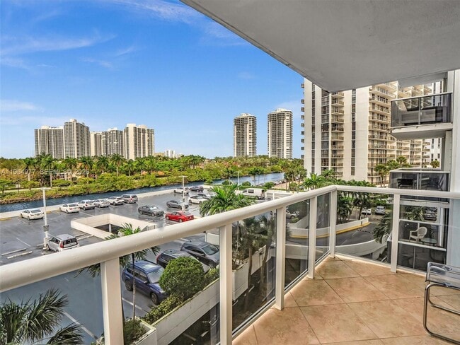 Building Photo - 3675 N Country Club Dr