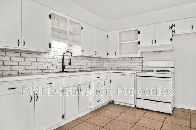 Building Photo - 3542 N 60 St