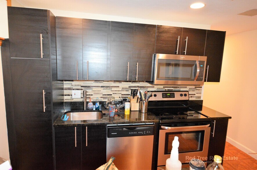 Building Photo - 79 Thatcher St