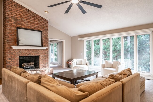 Building Photo - 11 Greenville Ln