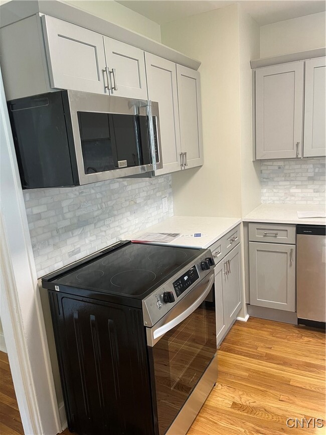 Building Photo - 2018 James St