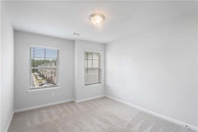 Building Photo - 4 Bedroom Townhome in Kennesaw