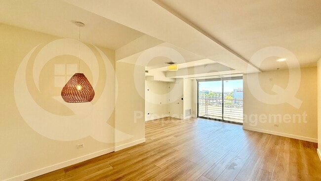 Building Photo - 7157 E Rancho Vista Dr