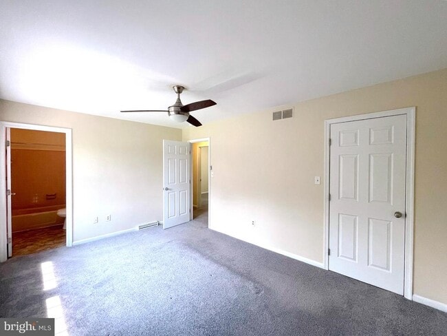 Building Photo - 40865 Spring House Ln