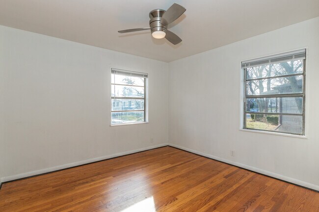 Building Photo - 4942 W 11th St