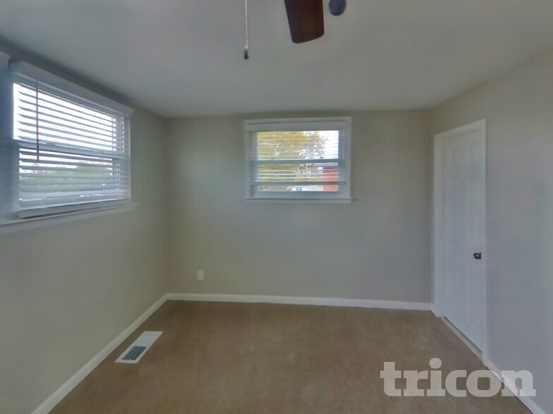 Building Photo - 137 Crum Creek Dr