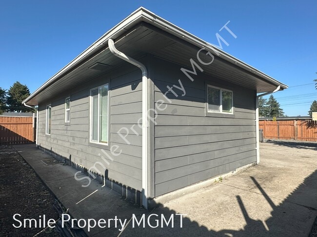 Building Photo - 2835 SE 122nd Ave