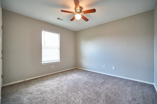 Building Photo - 4204 Seminole Dr
