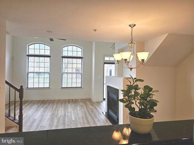 Building Photo - 922 Pine Forest Ln