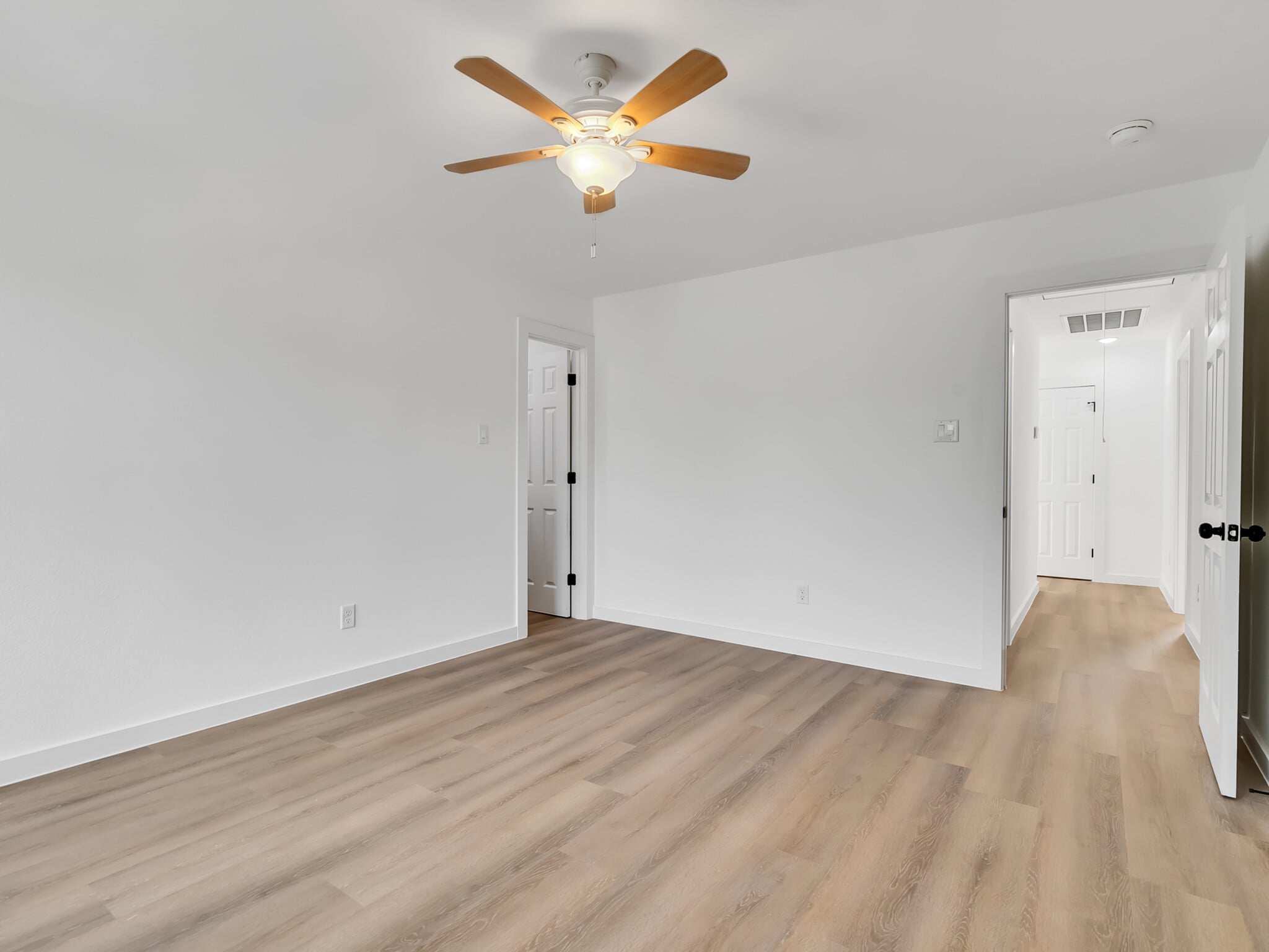 Building Photo - 8104 Crestview Dr