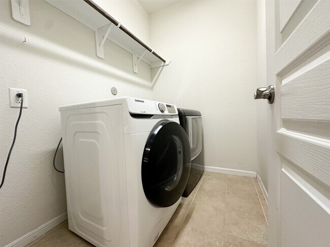 Building Photo - 5334 Silver Ledge Dr