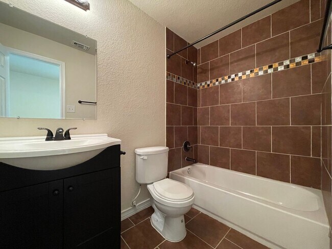 Building Photo - Town home for rent