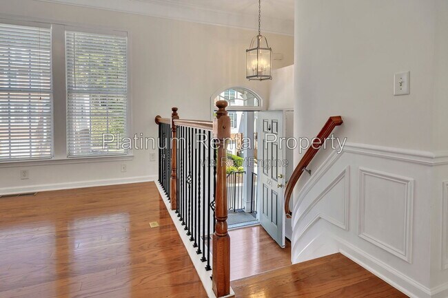 Building Photo - 221 Balaban Cir