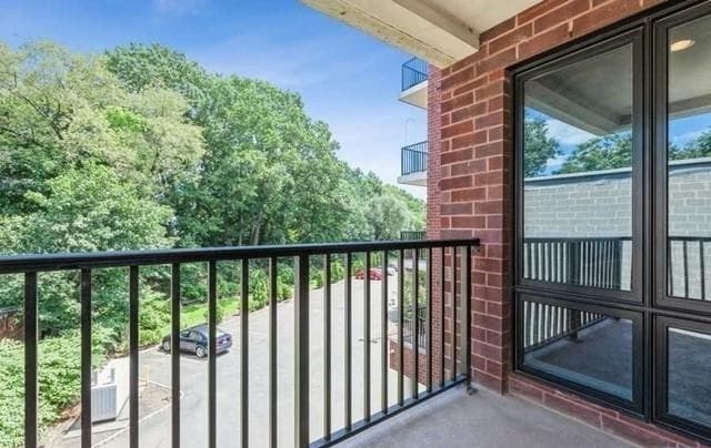 Building Photo - 17 Meadow Rd