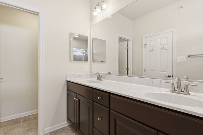 Building Photo - 3 Bed/2.5 Bath End-of-Row Beltsville Townhome