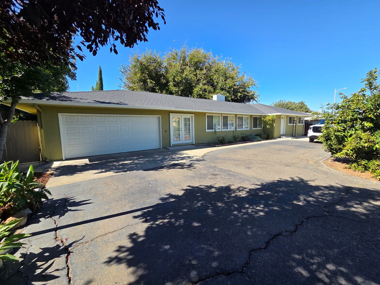 Primary Photo - 742 Bourn Dr