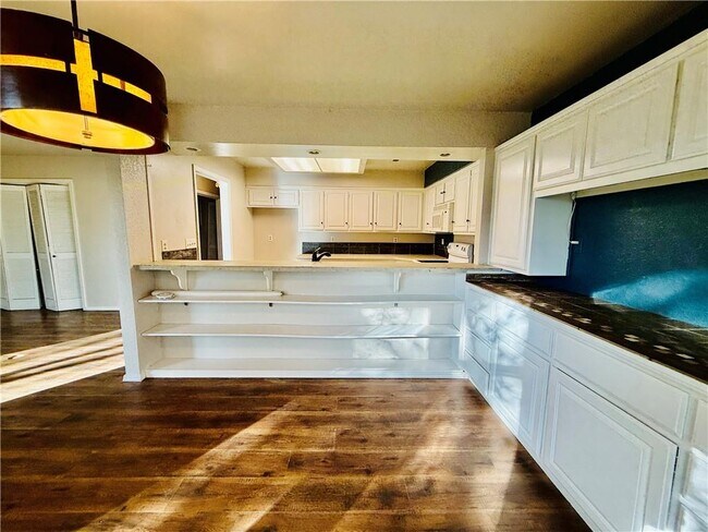 Building Photo - 26 Shakespeare Dr