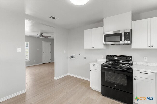 Building Photo - 108 Gm Ln