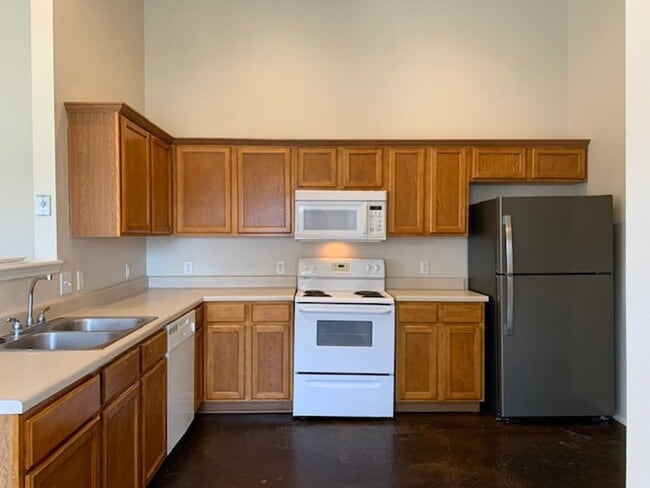 Building Photo - Townhome for rent