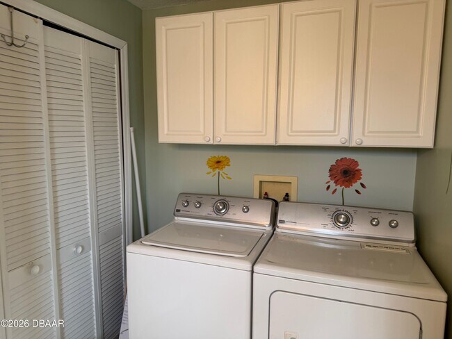 Building Photo - 604 Robin Rd