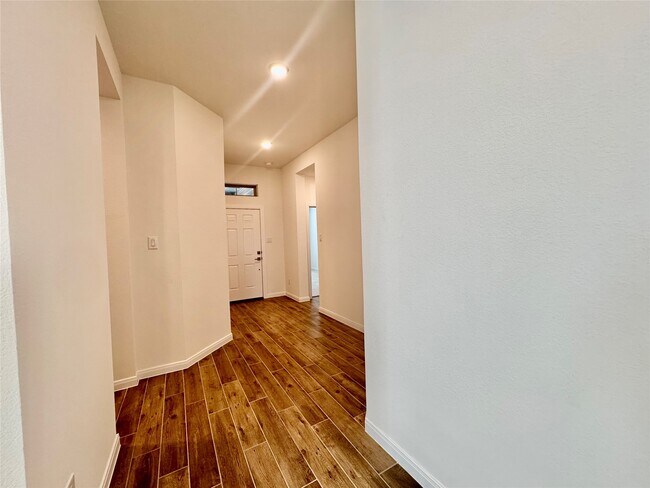 Building Photo - 8923 Moose Trl