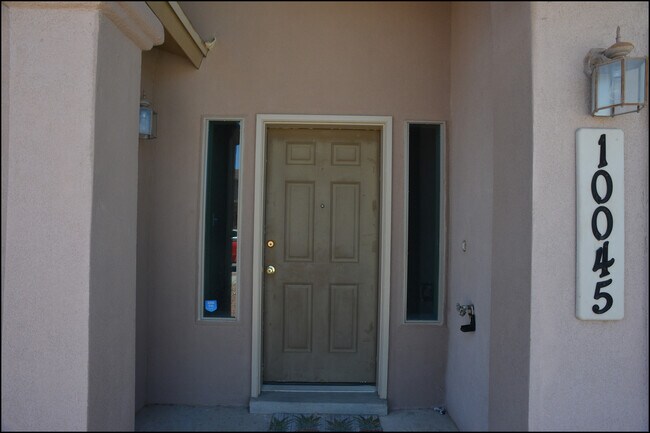 Building Photo - 10045 Paloma Dr