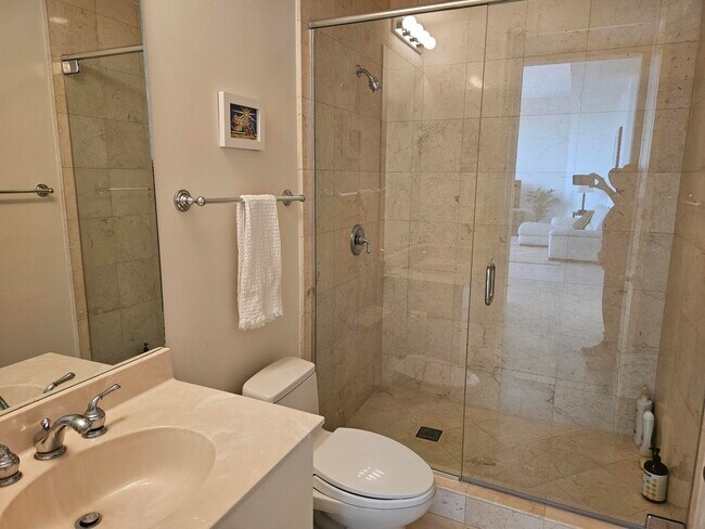 Building Photo - 801 S Olive Ave