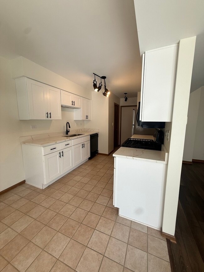 Building Photo - 121 Spuhler Dr