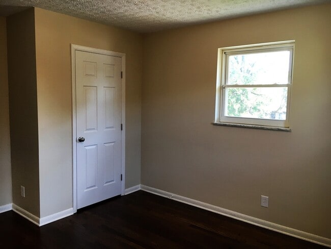 Building Photo - 3201-3205 Norwood St