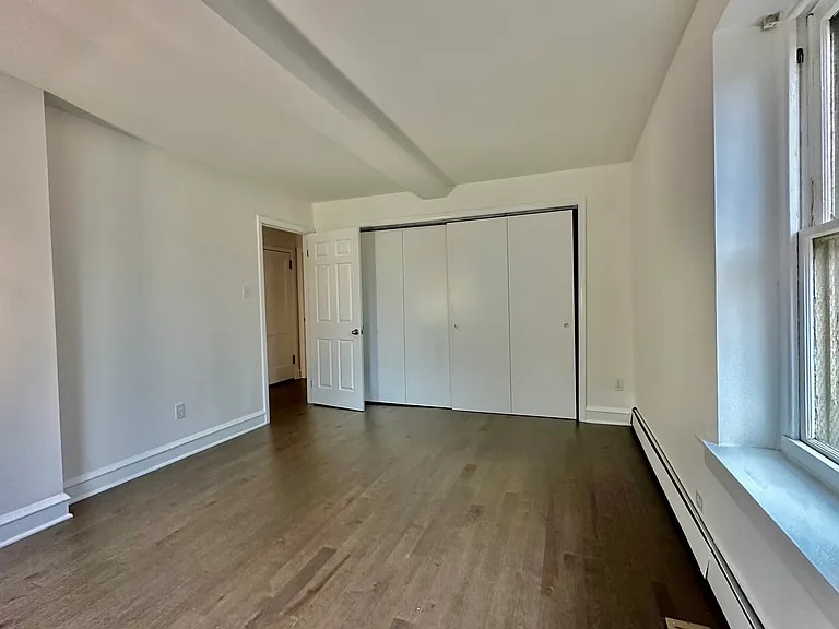 Bedroom with ample closet space - 420 W Chestnut St