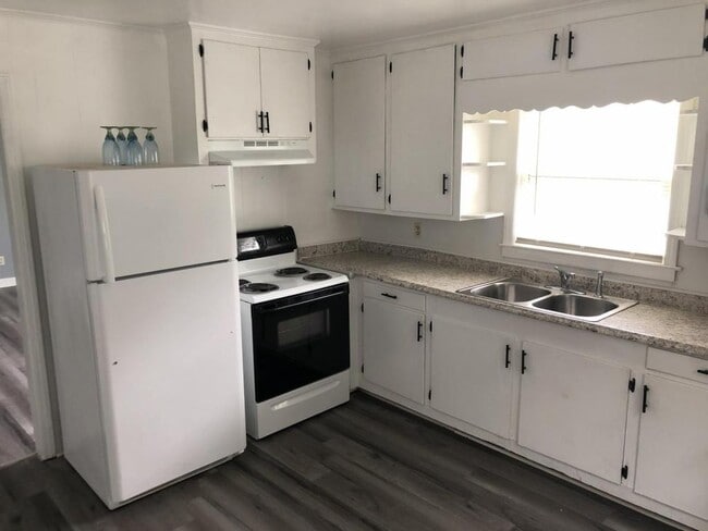 Building Photo - 4019 Laurinburg Rd