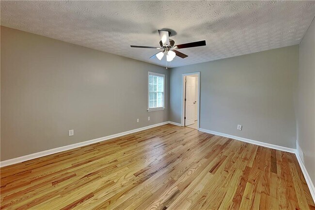 Building Photo - 210 Austin Dr