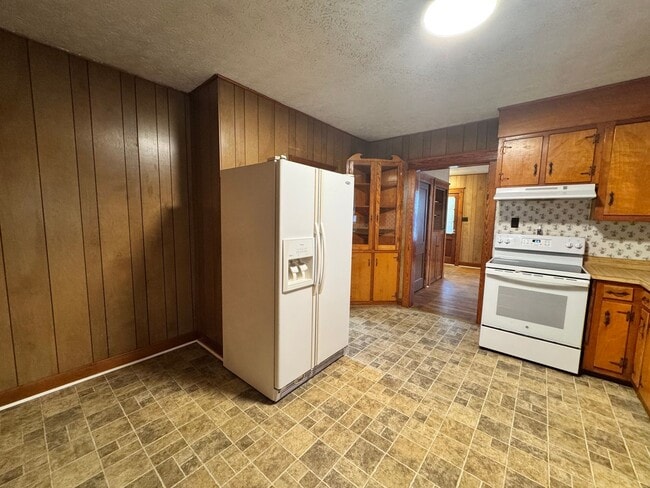 Building Photo - Campbell County Home on Large Lot