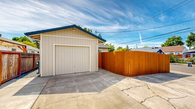 Building Photo - Bright Newly Refurbished Two Bedroom One Bath Single Family Home