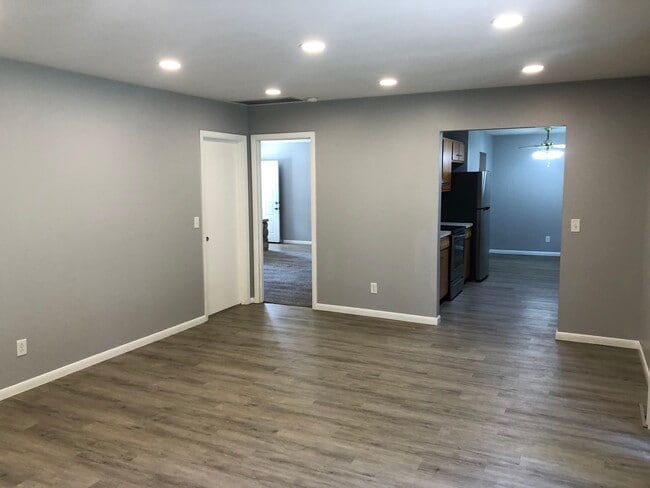 Building Photo - 1240 Crestview Dr